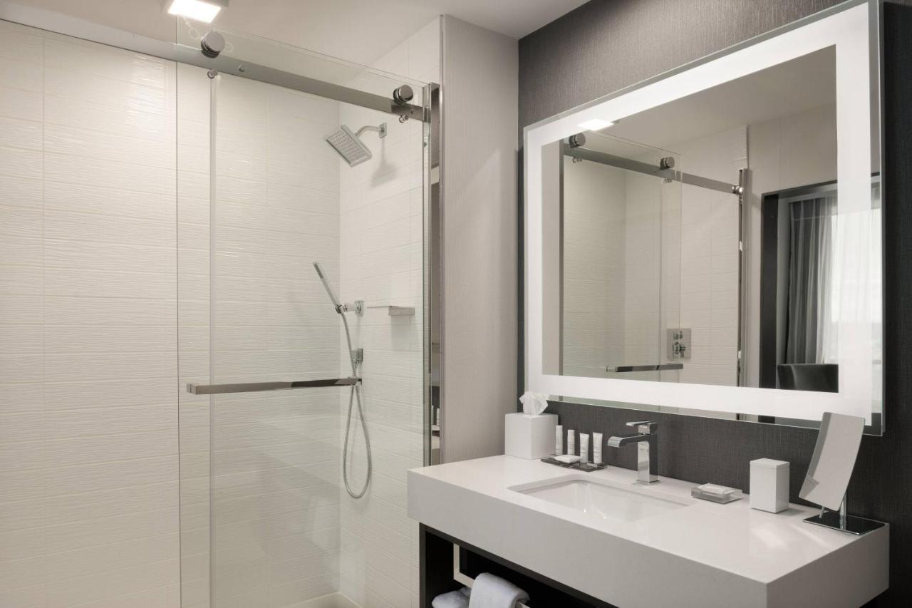 ホテル Marriott Tacoma Downtown エクステリア 写真
