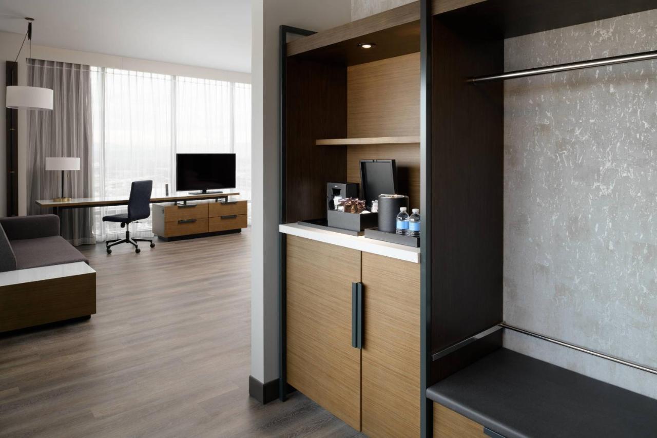 ホテル Marriott Tacoma Downtown エクステリア 写真
