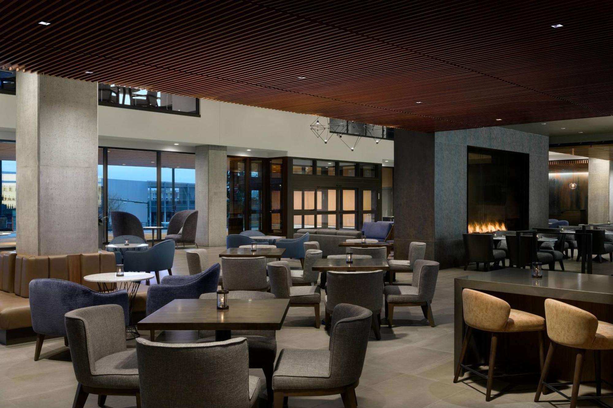 ホテル Marriott Tacoma Downtown エクステリア 写真