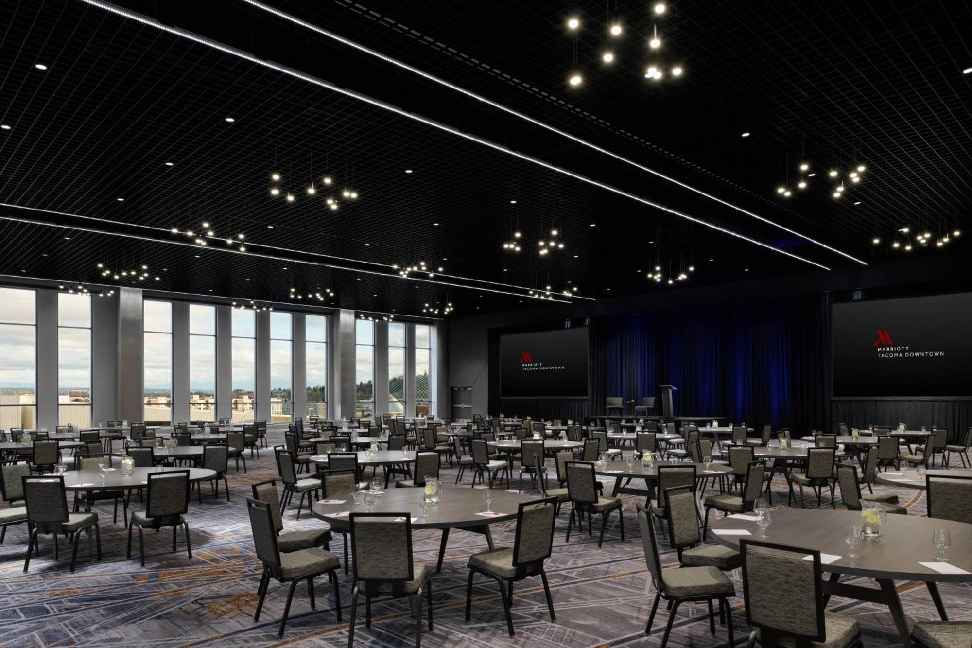 ホテル Marriott Tacoma Downtown エクステリア 写真