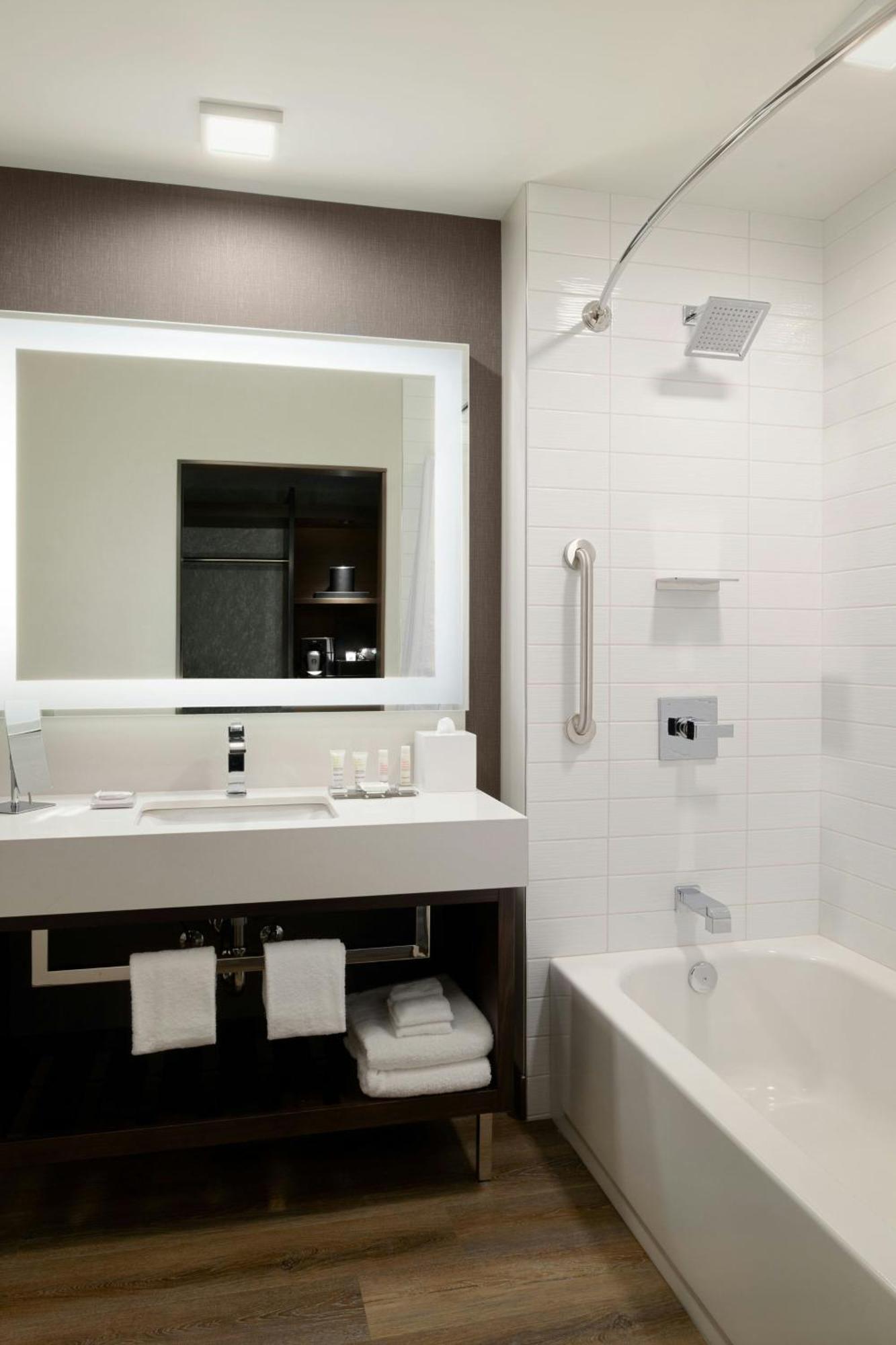 ホテル Marriott Tacoma Downtown エクステリア 写真