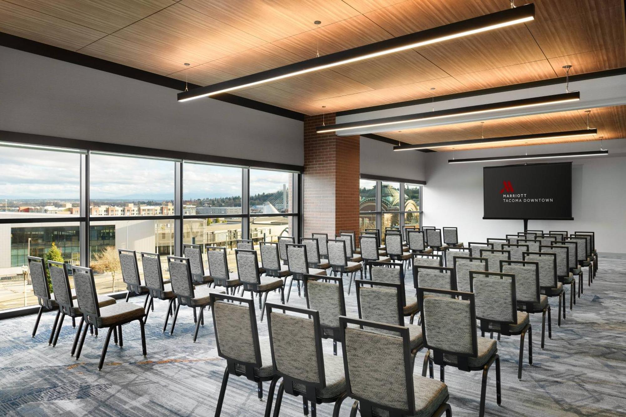 ホテル Marriott Tacoma Downtown エクステリア 写真